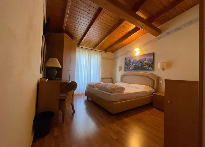 雷贝酒店 3* 布雷佐内加尔达