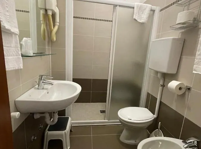 雷贝酒店 酒店 3*