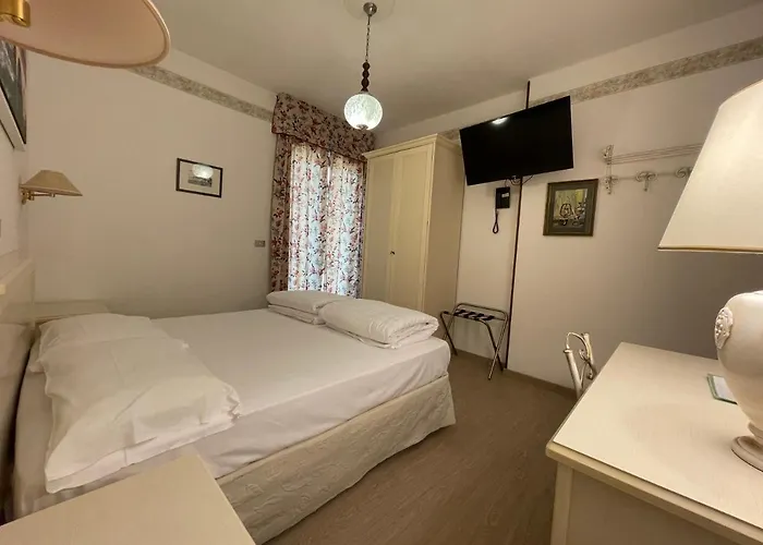 雷贝酒店 布雷佐内加尔达