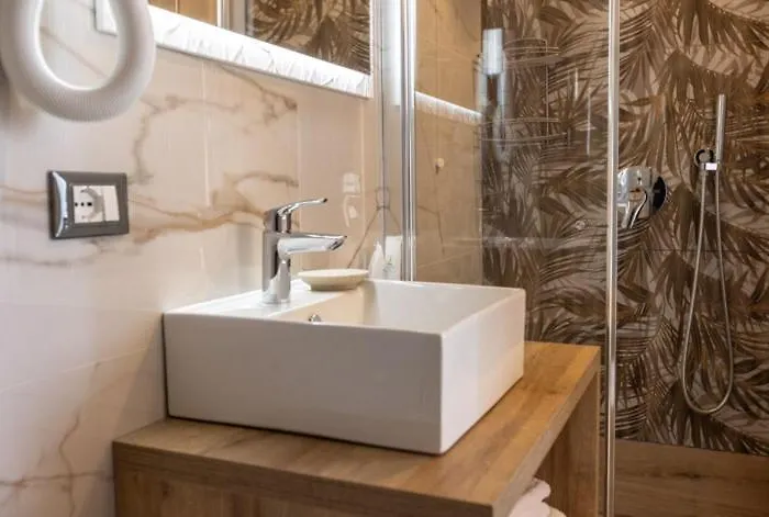 雷贝酒店 酒店 3*